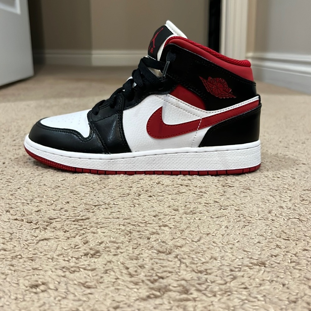 Jordan 1 mid Gym Red Black White